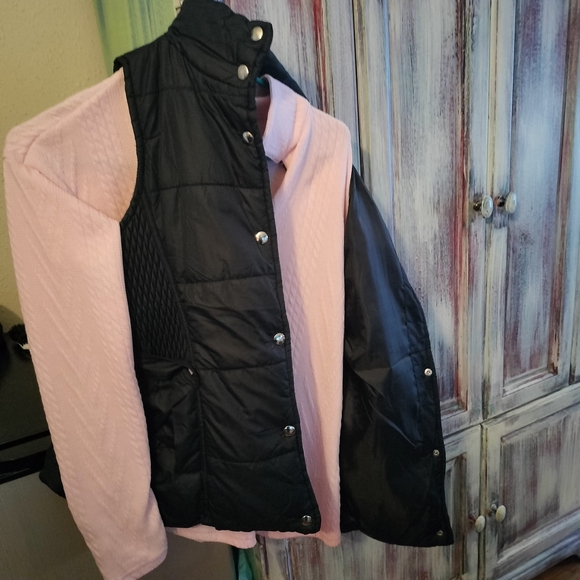 Avery Black Puffer Vest - Picture 1 of 6